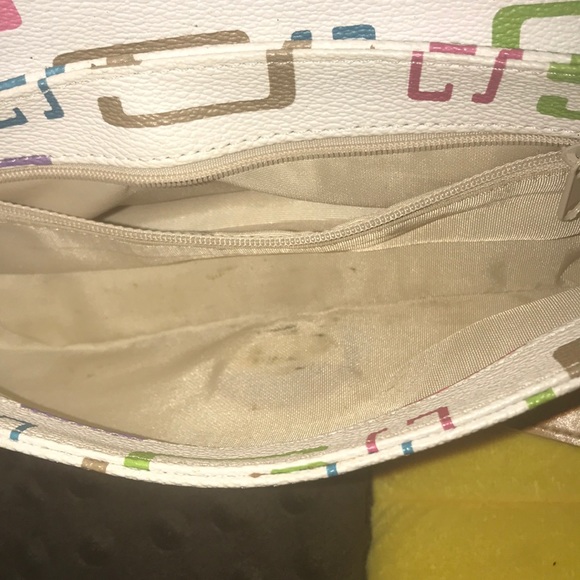 Guess purse - Picture 12 of 12